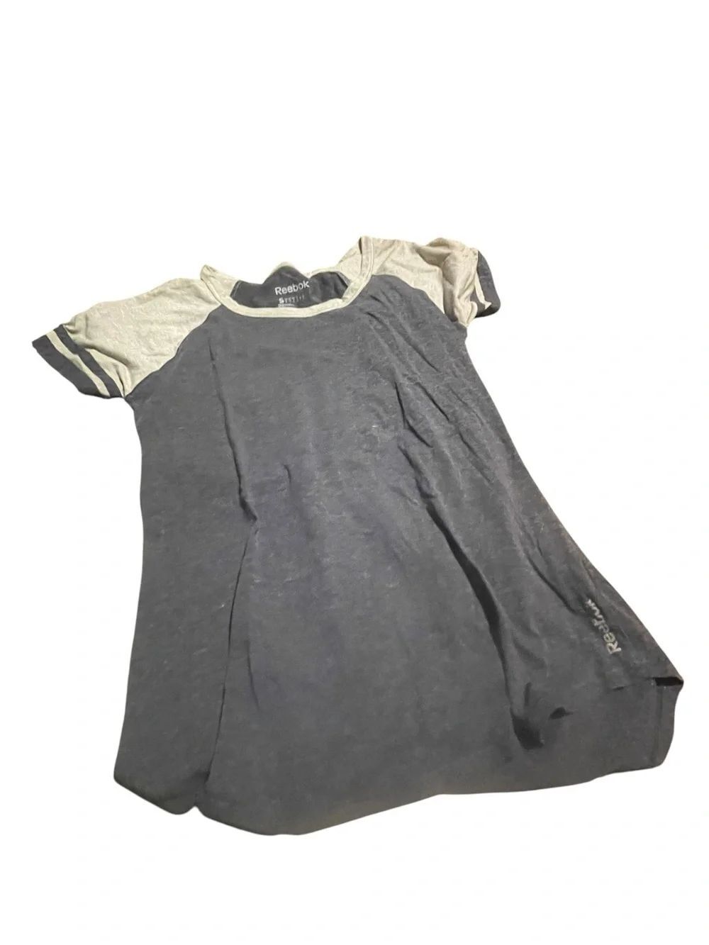 Reebok Gray Body with Cream Raglan Sleeve Sport tee like new size small